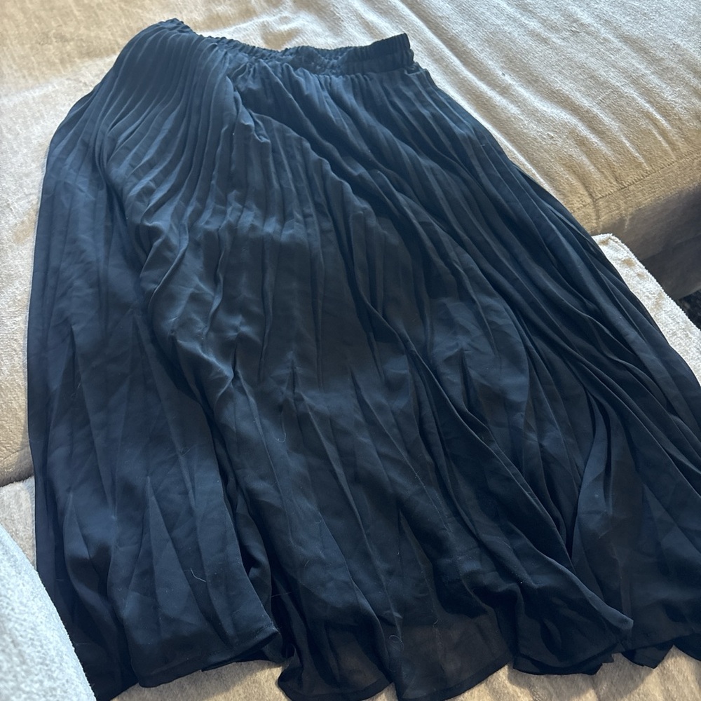 Black midi skirt